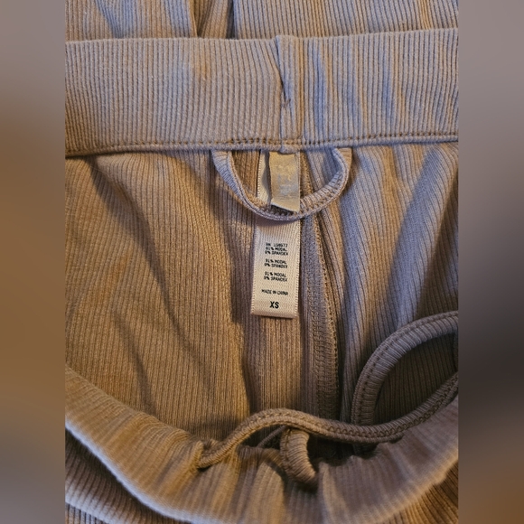 Skims Soft Lounge long sleeve sleep set - Picture 3 of 6